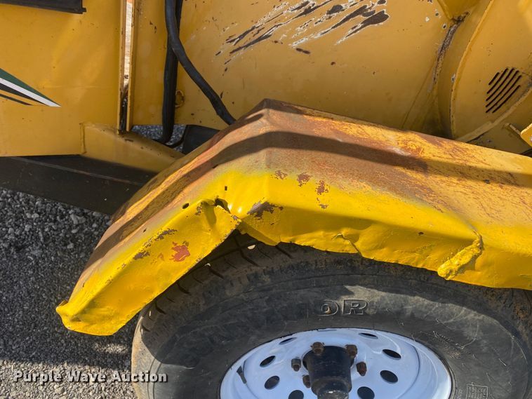 image for item DL7058 2011 Vermeer BC1000XL  wood chipper