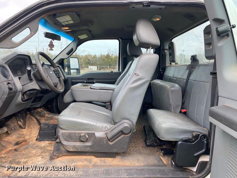 image for item DL7064 2016 Ford F550 Super Duty  SuperCab truck cab and chassis