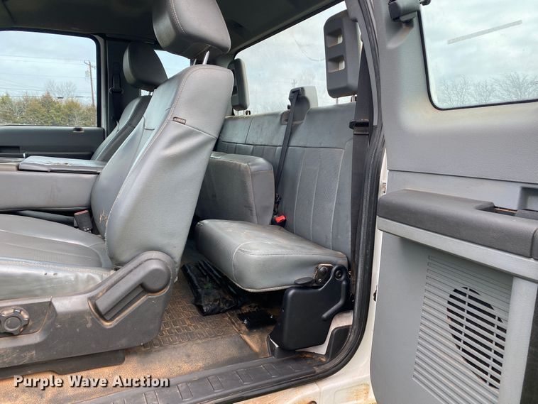 image for item DL7064 2016 Ford F550 Super Duty  SuperCab truck cab and chassis