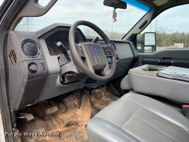 image for item DL7064 2016 Ford F550 Super Duty  SuperCab truck cab and chassis