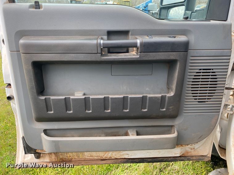 image for item DL7064 2016 Ford F550 Super Duty  SuperCab truck cab and chassis