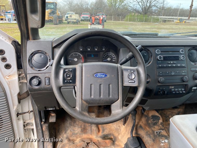 image for item DL7064 2016 Ford F550 Super Duty  SuperCab truck cab and chassis