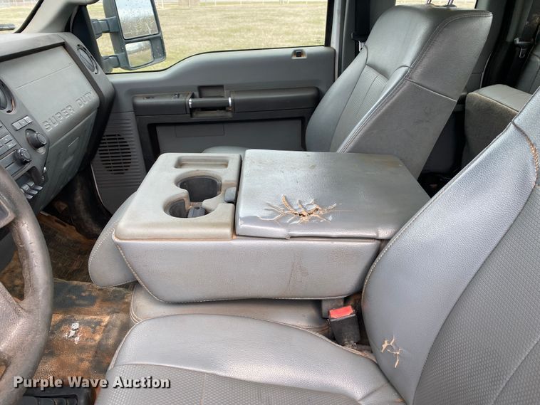 image for item DL7064 2016 Ford F550 Super Duty  SuperCab truck cab and chassis