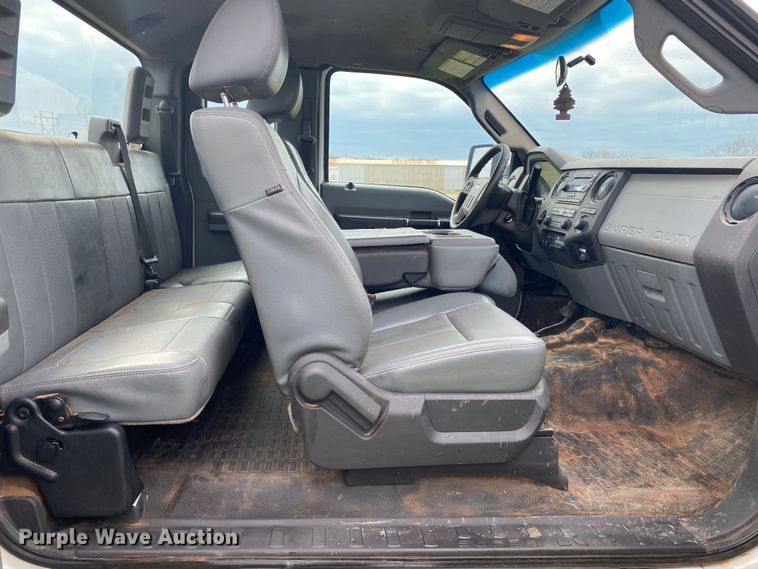 image for item DL7064 2016 Ford F550 Super Duty  SuperCab truck cab and chassis