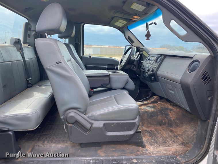 image for item DL7064 2016 Ford F550 Super Duty  SuperCab truck cab and chassis