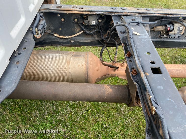 image for item DL7064 2016 Ford F550 Super Duty  SuperCab truck cab and chassis