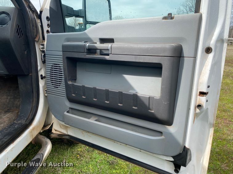 image for item DL7064 2016 Ford F550 Super Duty  SuperCab truck cab and chassis