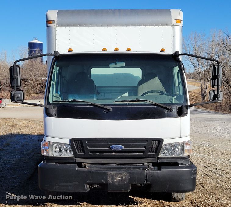 image for item DM8214 2007 Ford LCF 550  box truck