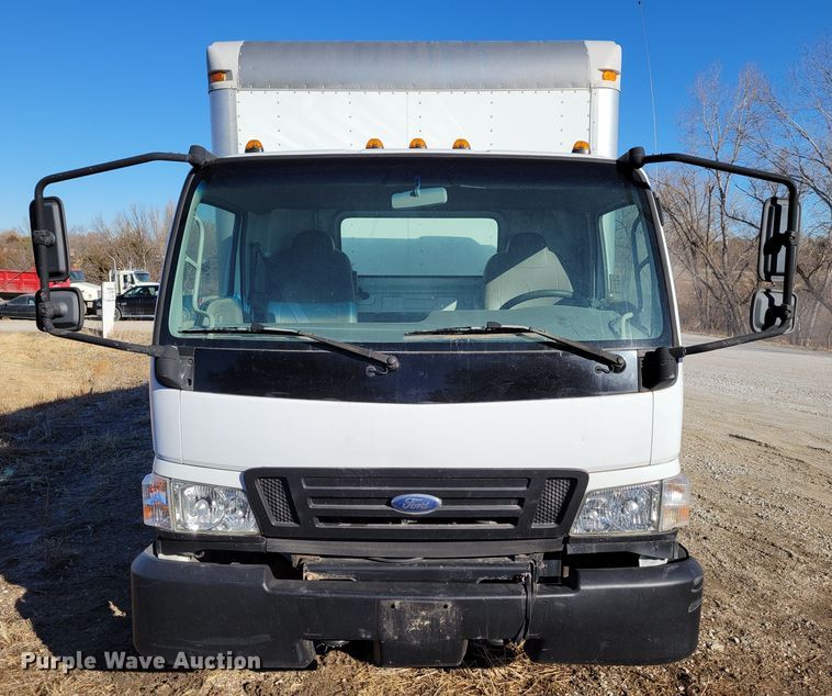 image for item DM8214 2007 Ford LCF 550  box truck
