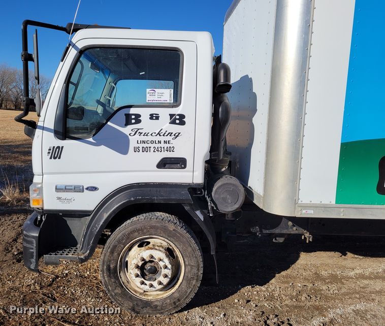image for item DM8214 2007 Ford LCF 550  box truck
