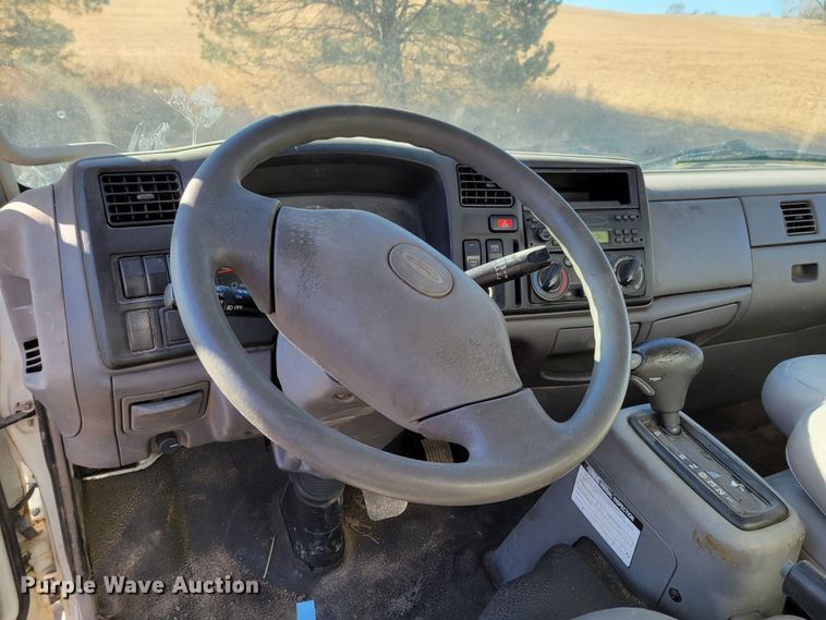 image for item DM8214 2007 Ford LCF 550  box truck