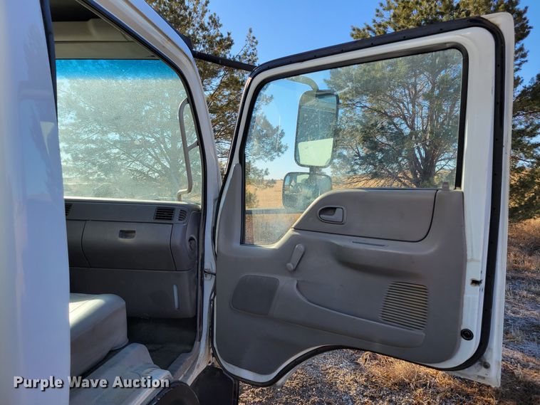 image for item DM8214 2007 Ford LCF 550  box truck