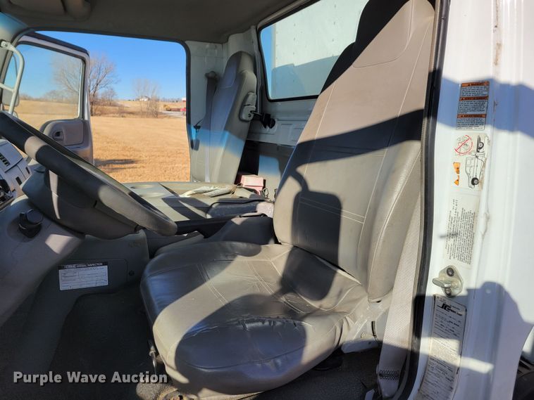 image for item DM8214 2007 Ford LCF 550  box truck