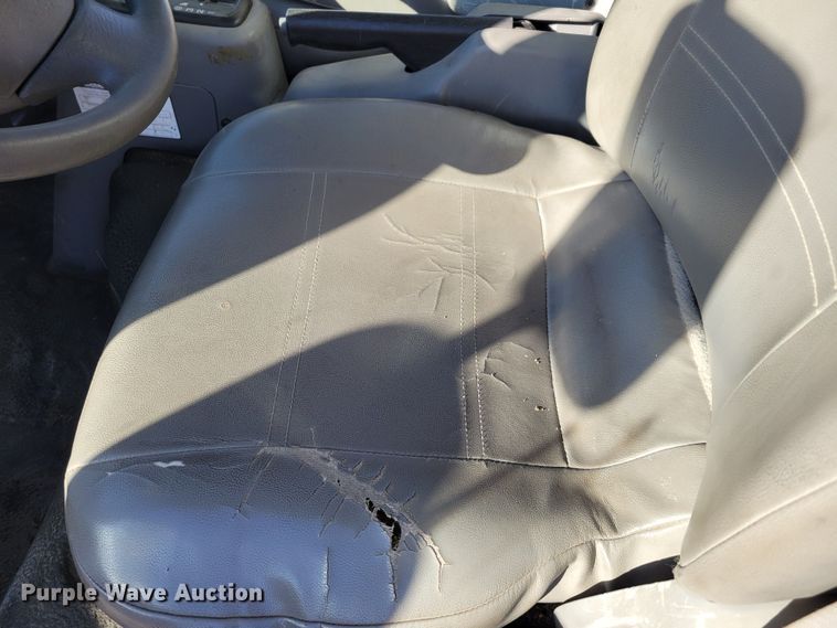 image for item DM8214 2007 Ford LCF 550  box truck