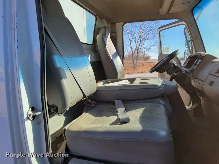 image for item DM8214 2007 Ford LCF 550  box truck