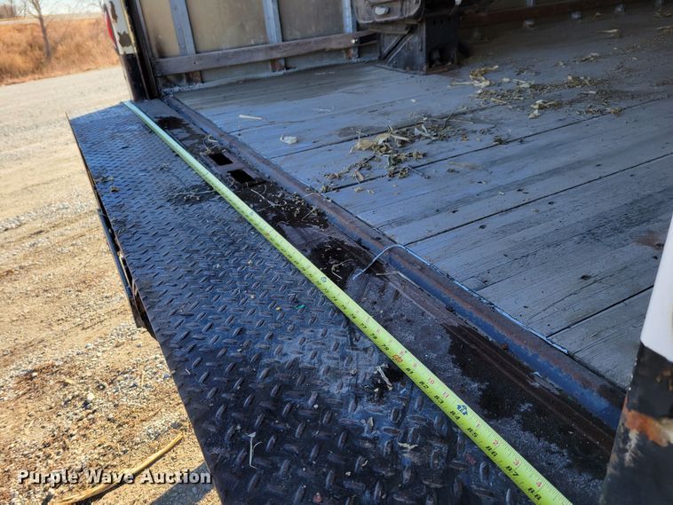 image for item DM8214 2007 Ford LCF 550  box truck