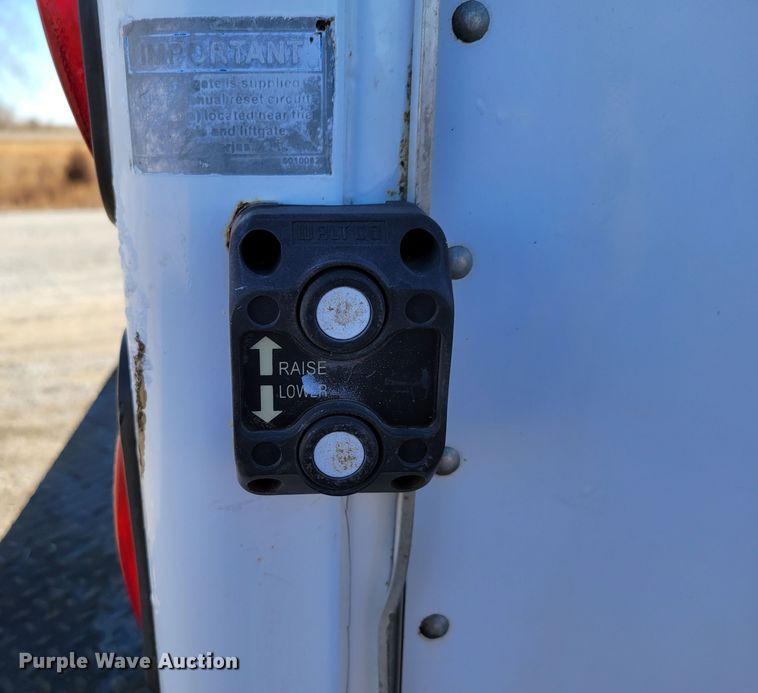 image for item DM8214 2007 Ford LCF 550  box truck