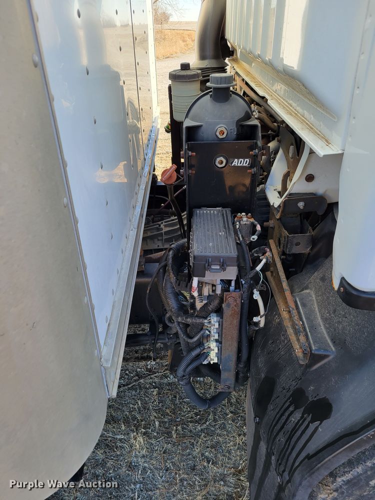 image for item DM8214 2007 Ford LCF 550  box truck