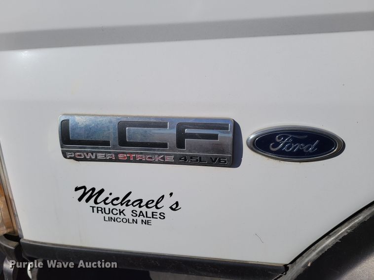 image for item DM8214 2007 Ford LCF 550  box truck