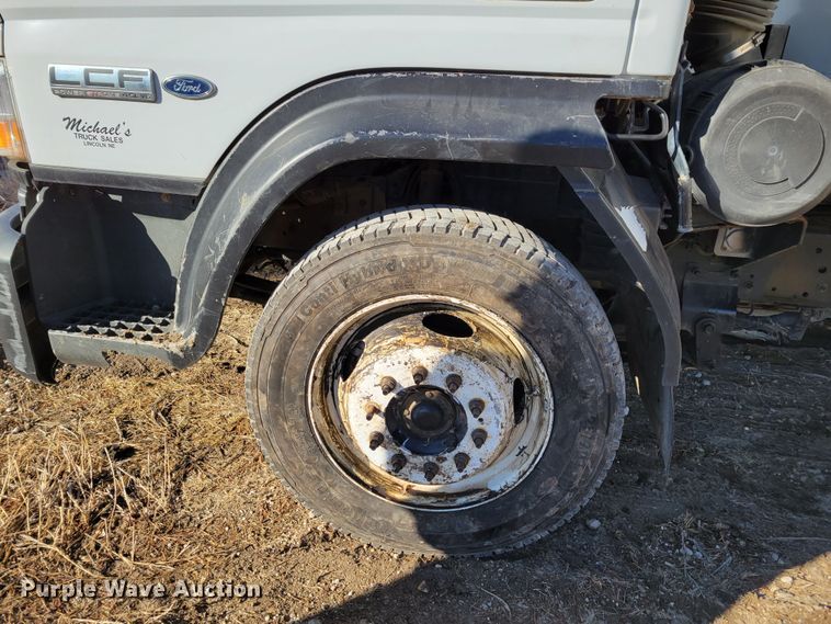 image for item DM8214 2007 Ford LCF 550  box truck