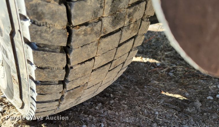 image for item DM8214 2007 Ford LCF 550  box truck