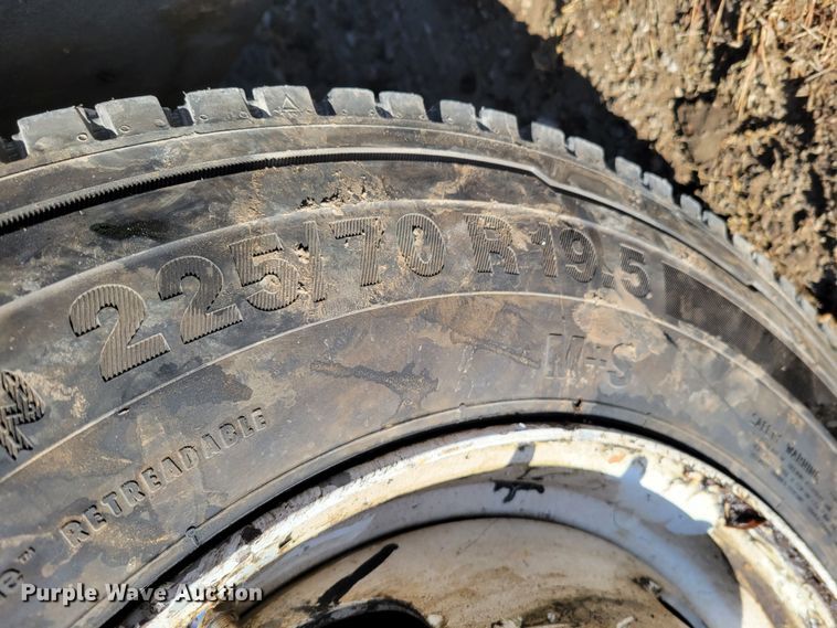 image for item DM8214 2007 Ford LCF 550  box truck