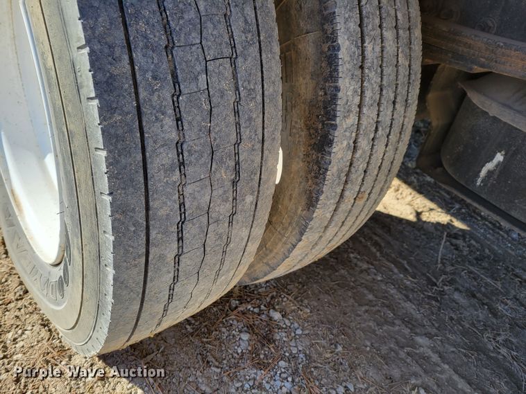 image for item DM8214 2007 Ford LCF 550  box truck