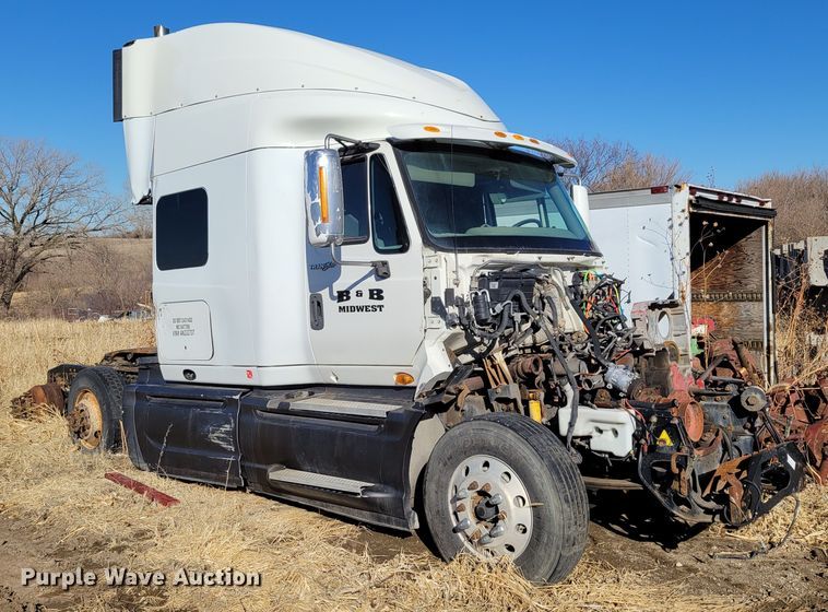 image for item DM8215 2010 International ProStar  semi truck