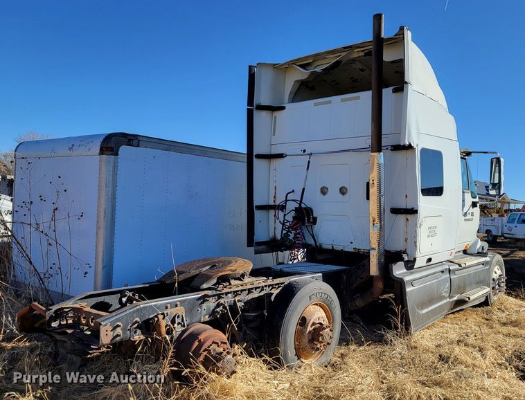 image for item DM8215 2010 International ProStar  semi truck