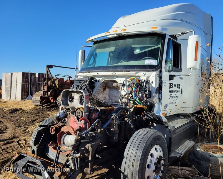 image for item DM8215 2010 International ProStar  semi truck