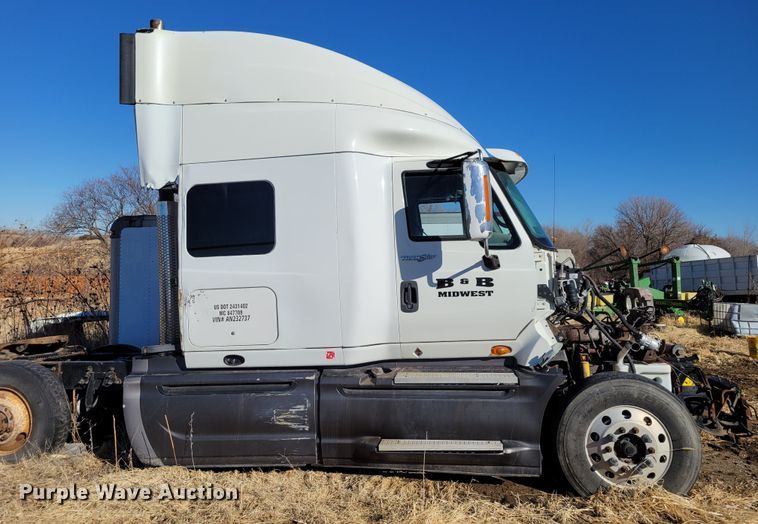 image for item DM8215 2010 International ProStar  semi truck