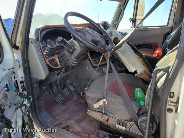 image for item DM8215 2010 International ProStar  semi truck