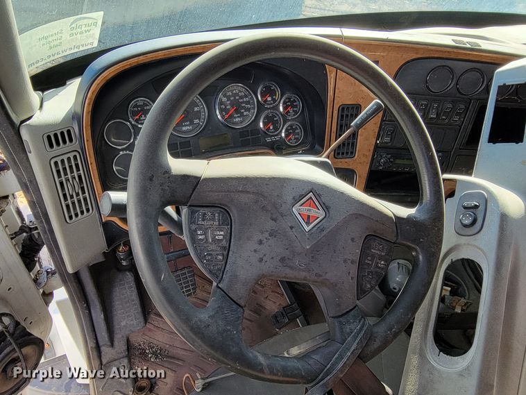 image for item DM8215 2010 International ProStar  semi truck