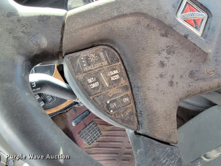 image for item DM8215 2010 International ProStar  semi truck