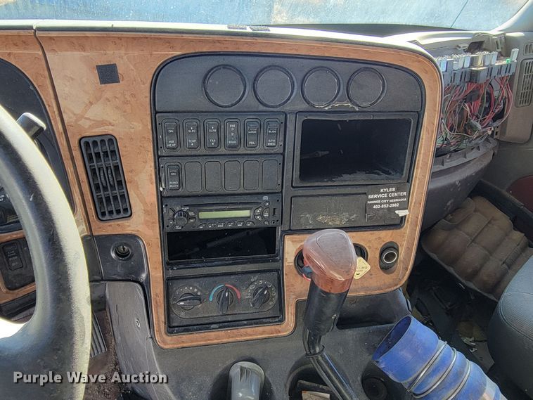 image for item DM8215 2010 International ProStar  semi truck