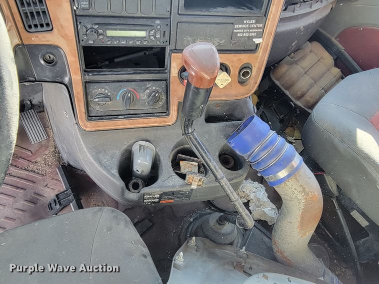 image for item DM8215 2010 International ProStar  semi truck