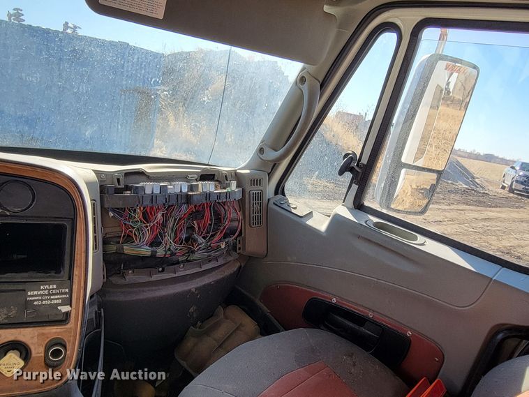 image for item DM8215 2010 International ProStar  semi truck