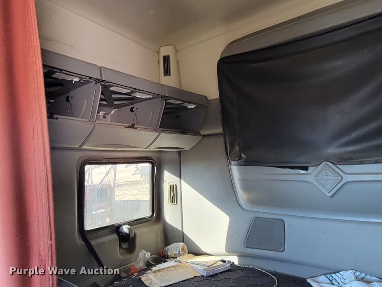 image for item DM8215 2010 International ProStar  semi truck