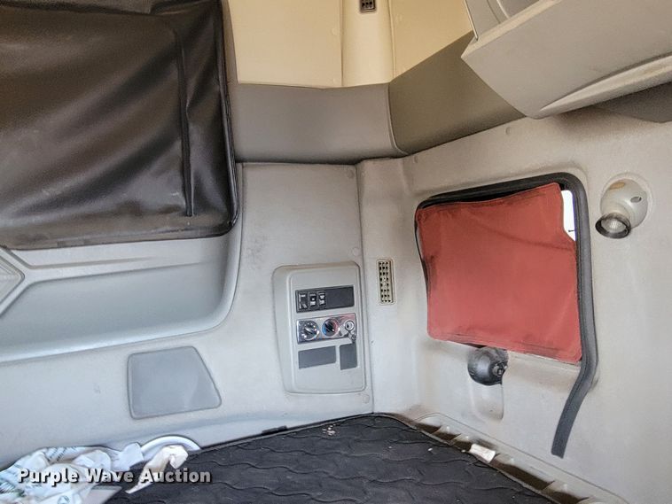 image for item DM8215 2010 International ProStar  semi truck