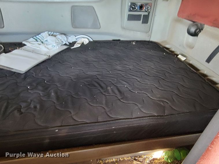 image for item DM8215 2010 International ProStar  semi truck