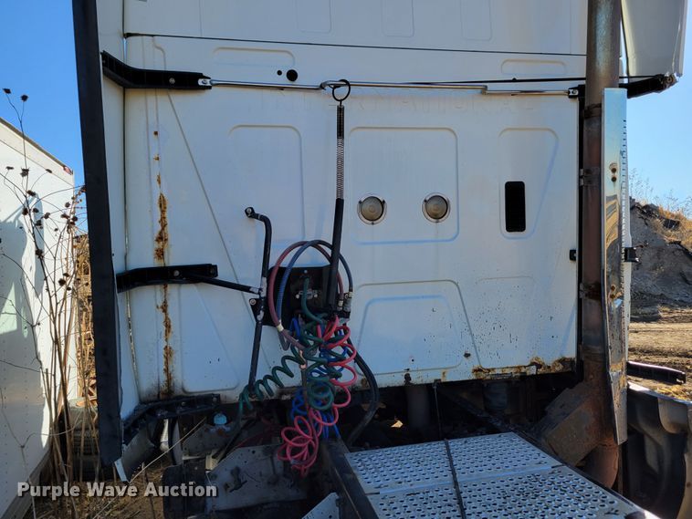 image for item DM8215 2010 International ProStar  semi truck