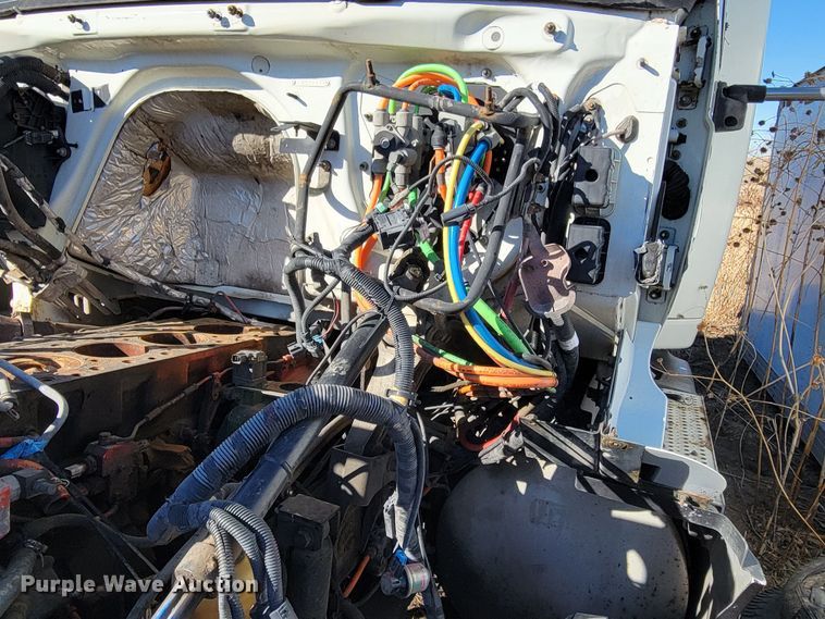 image for item DM8215 2010 International ProStar  semi truck