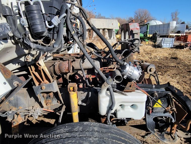 image for item DM8215 2010 International ProStar  semi truck