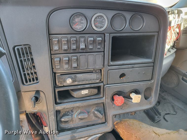 image for item DM8216 2008 International ProStar  semi truck