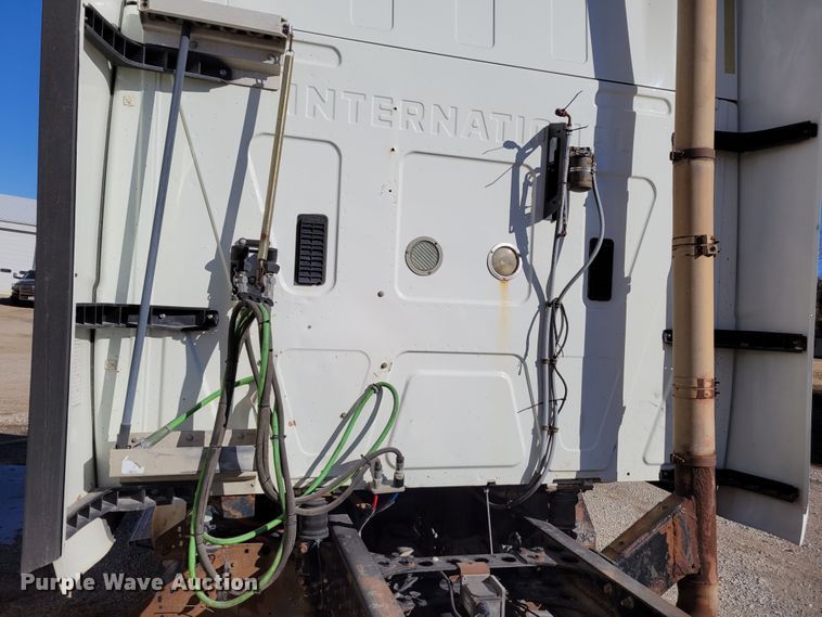 image for item DM8216 2008 International ProStar  semi truck