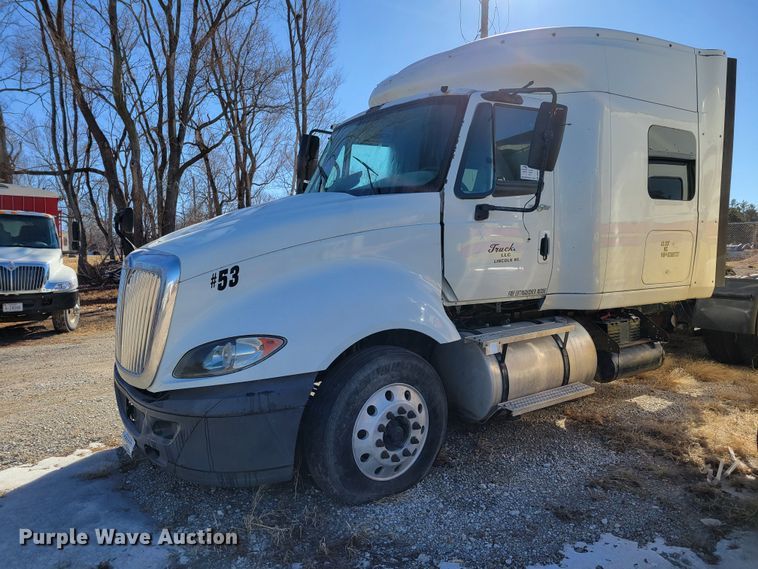 image for item DM8216 2008 International ProStar  semi truck