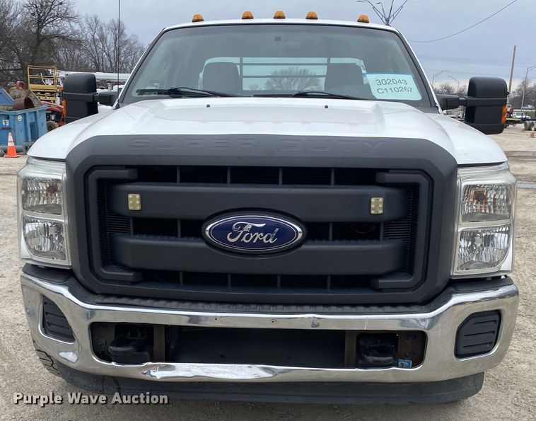 image for item DN8220 2014 Ford F350 Super Duty  SuperCab utility bed pickup truck