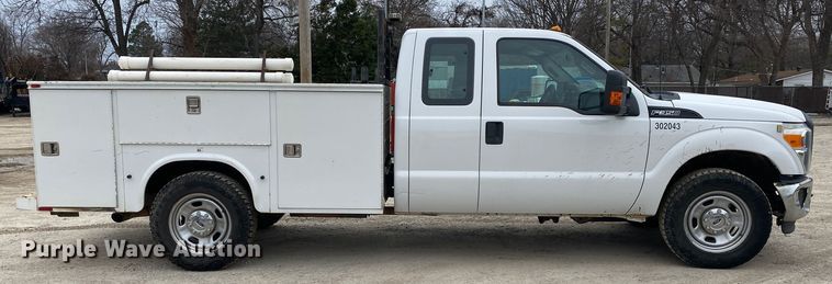 image for item DN8220 2014 Ford F350 Super Duty  SuperCab utility bed pickup truck