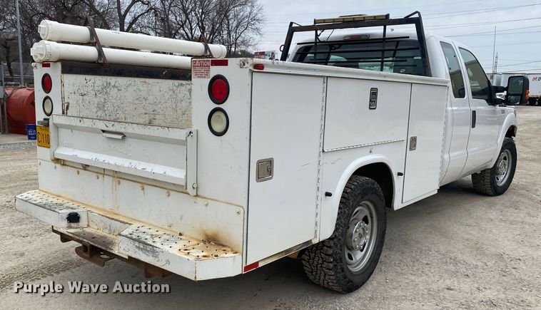 image for item DN8220 2014 Ford F350 Super Duty  SuperCab utility bed pickup truck