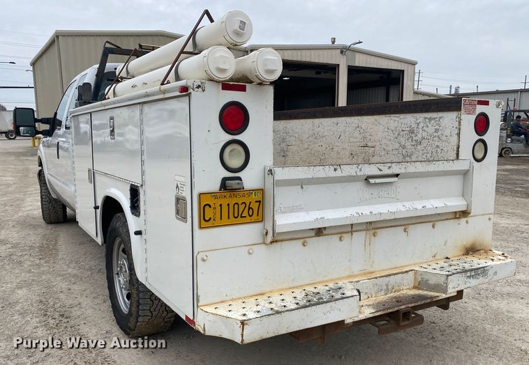 image for item DN8220 2014 Ford F350 Super Duty  SuperCab utility bed pickup truck